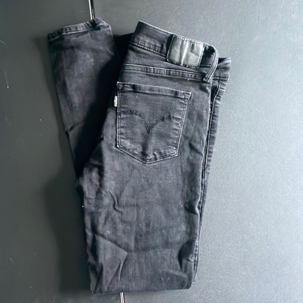 Levi’s black skinny jeans size 28/30